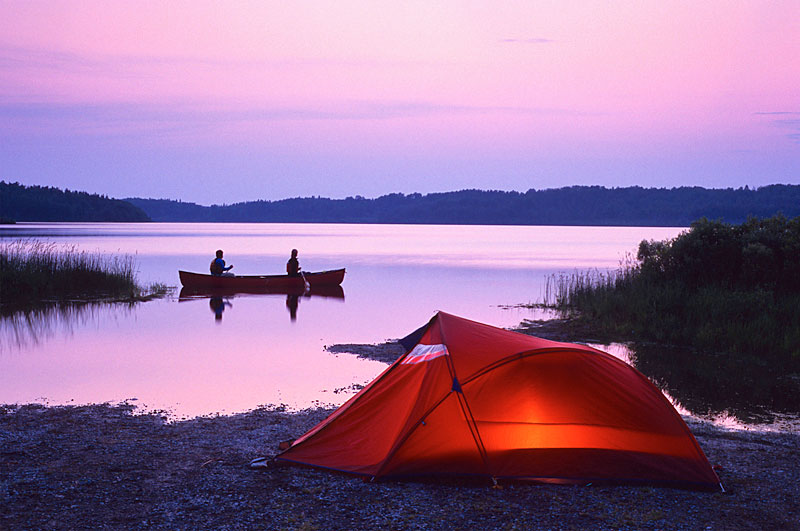 Camping river. Истра кемпинг. Вуокса с палатками. Истра кемпинг с палатками. Палатка на берегу реки.